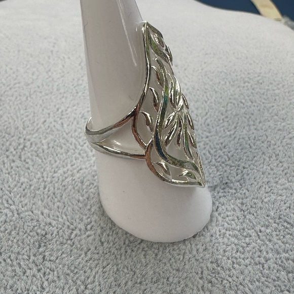 New 925 Italy Sterling Silver Elegant Silver Leaf Design Ring Size 7.5 - Picture 2 of 11
